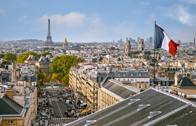 Une très belle ville, Paris, mouvementée et avec assez de bâtiments